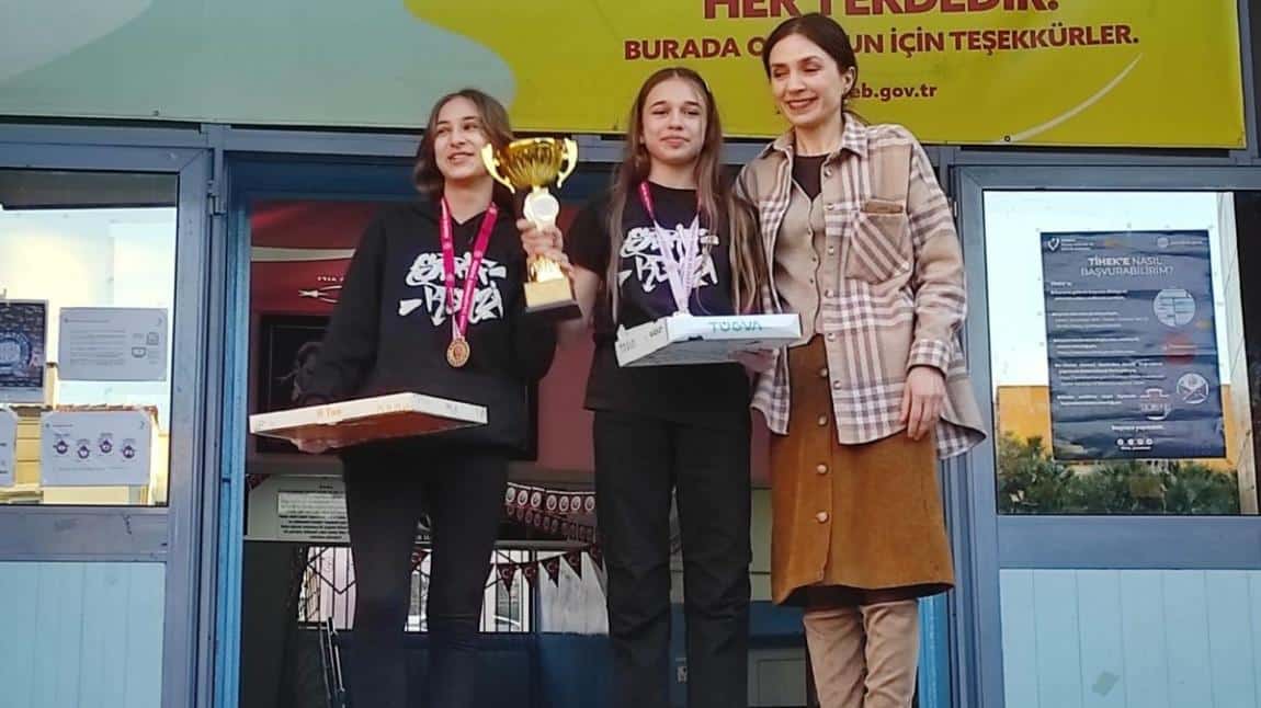 Okulumuz öğrencilerinden Ela Akkaya ve Berfin Çetin İzmir Okul Sporları Aerobik Cimnastik Yıldızlar İl Birincisi oldu.